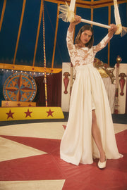 Robe de mariée en en tulle brodé et en gazar de soie