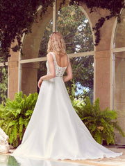 Robe de mariée à bretelles en guipure et gazar de soie