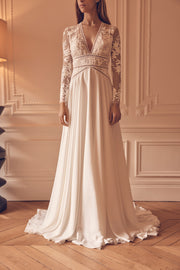 Robe de mariée en tulle brodé et crêpe